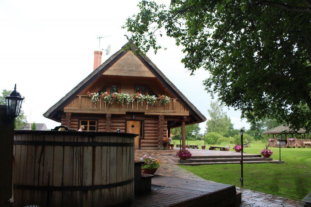 Viesu Nams Barzi Hotel Tinuzi Exterior photo